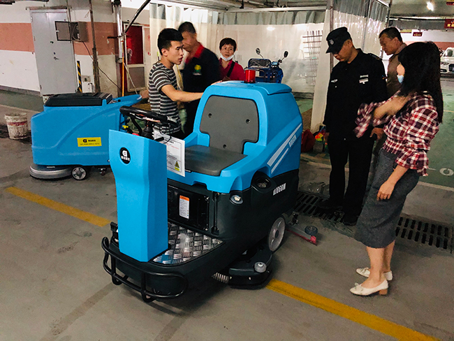  鼎潔盛世洗地機助力小區(qū)停車場，零差評57
